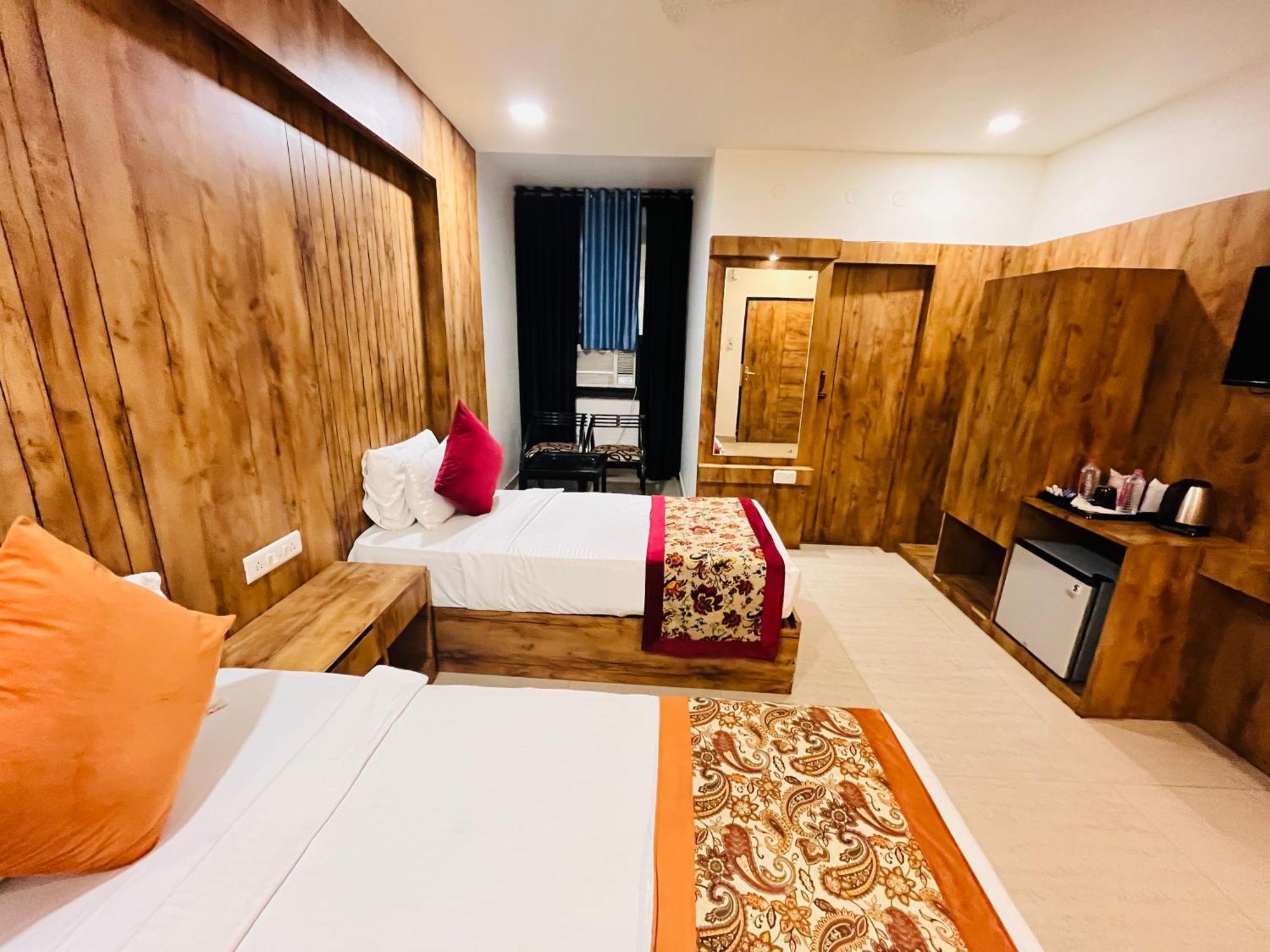 Crown Hotel Agra Near Taj Mahal Ngoại thất bức ảnh