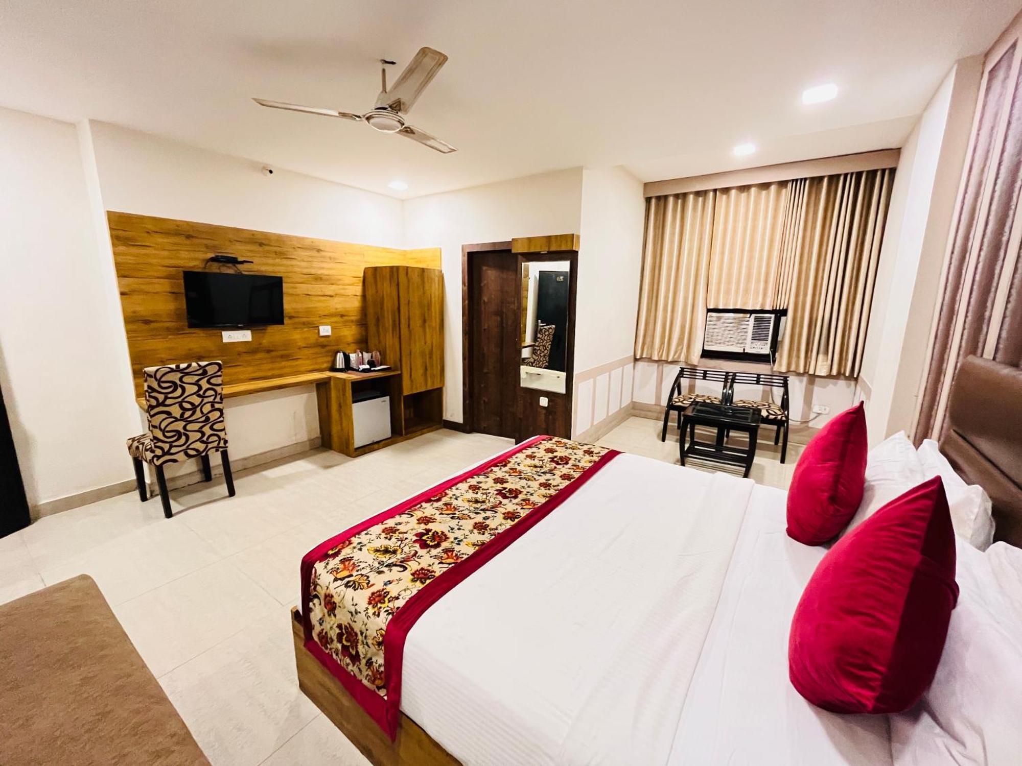 Crown Hotel Agra Near Taj Mahal Ngoại thất bức ảnh