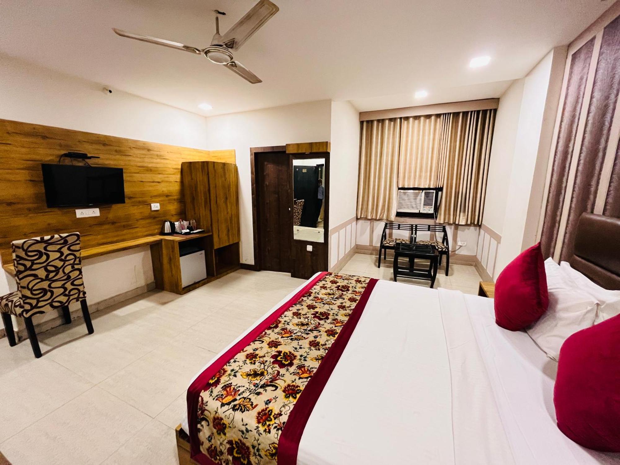 Crown Hotel Agra Near Taj Mahal Ngoại thất bức ảnh
