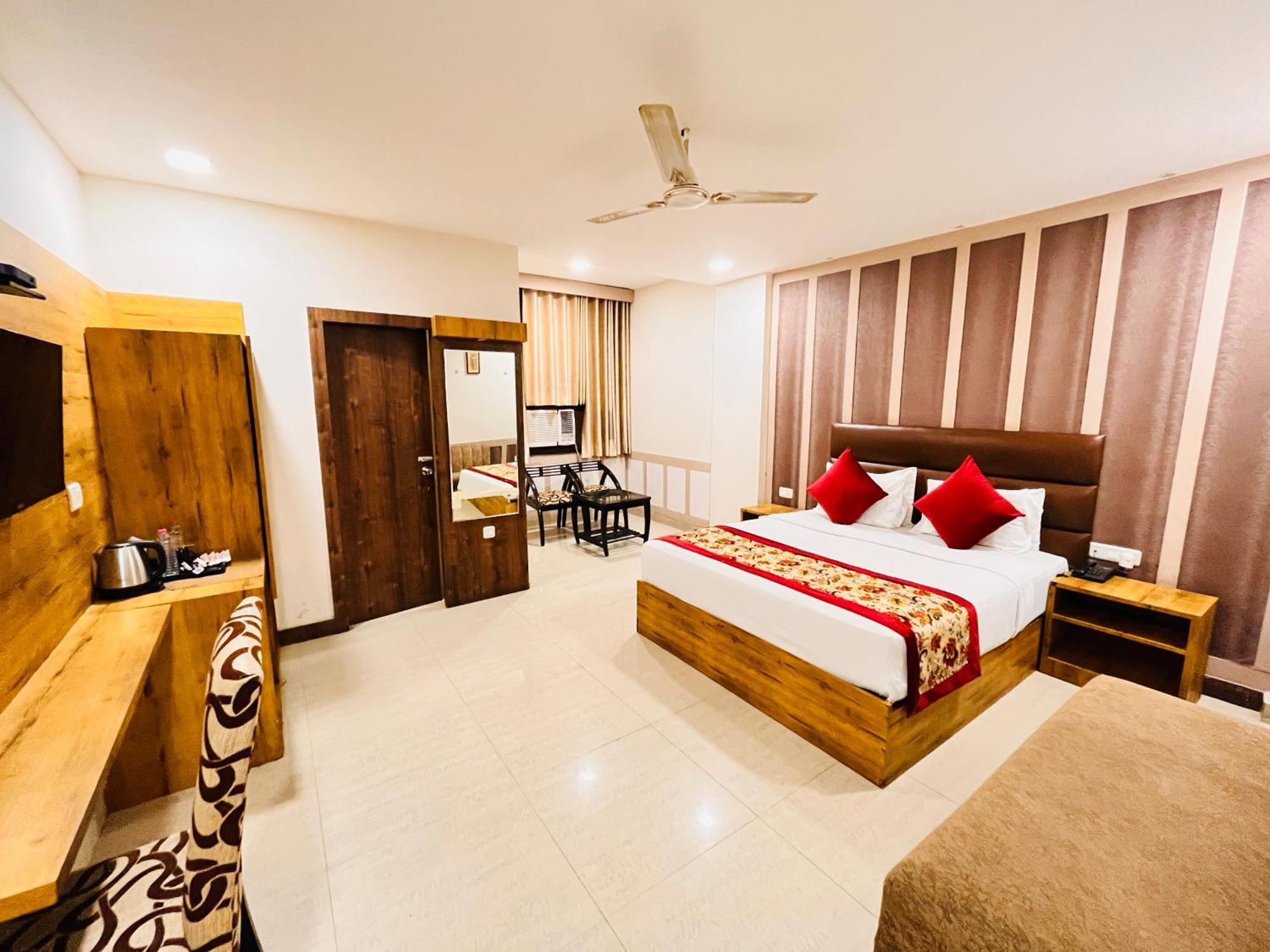 Crown Hotel Agra Near Taj Mahal Ngoại thất bức ảnh