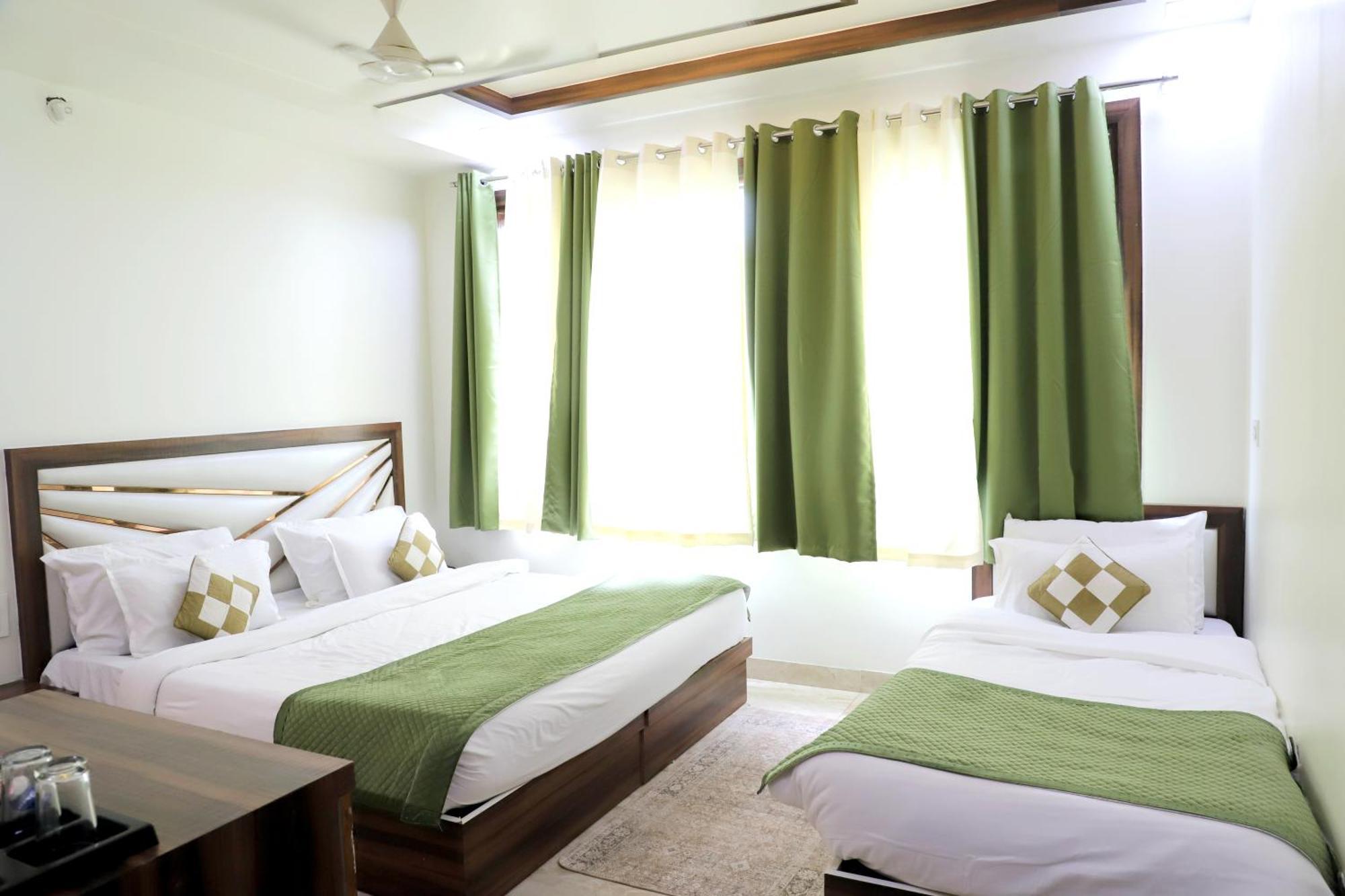 Crown Hotel Agra Near Taj Mahal Ngoại thất bức ảnh