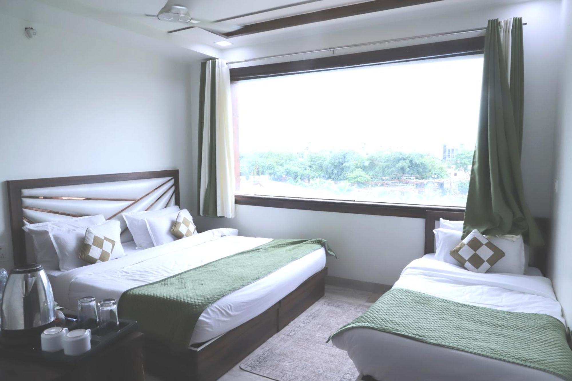 Crown Hotel Agra Near Taj Mahal Ngoại thất bức ảnh
