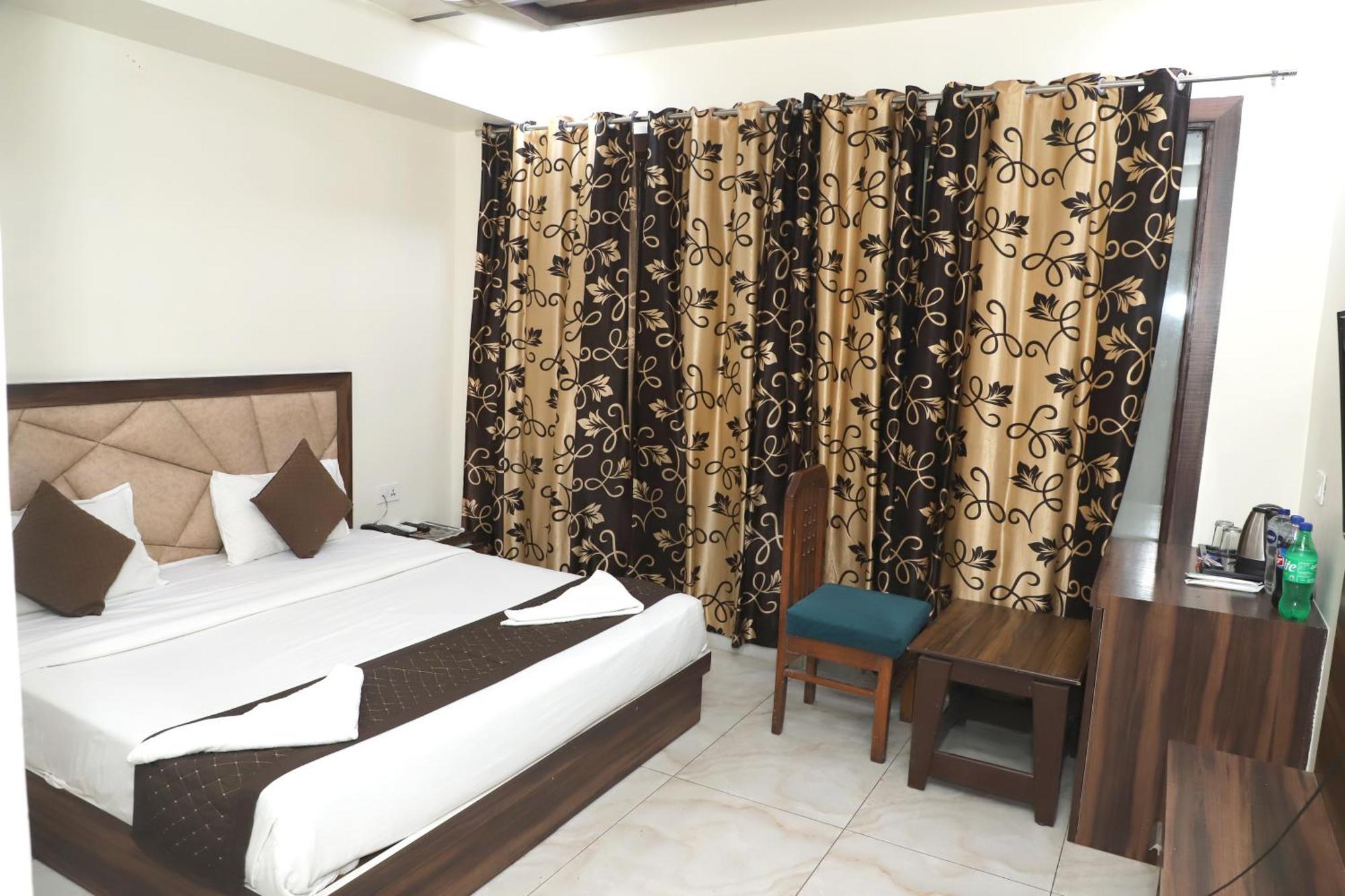 Crown Hotel Agra Near Taj Mahal Ngoại thất bức ảnh