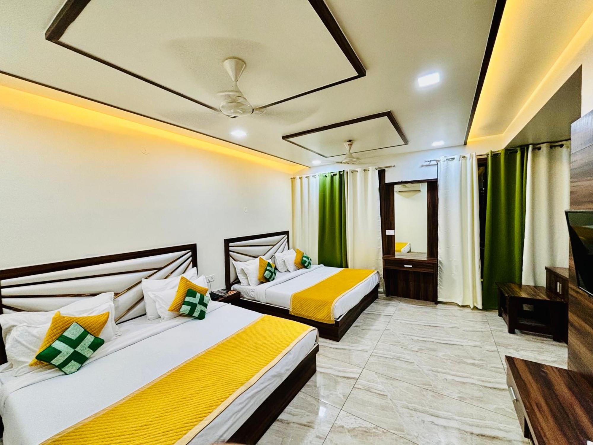 Crown Hotel Agra Near Taj Mahal Ngoại thất bức ảnh